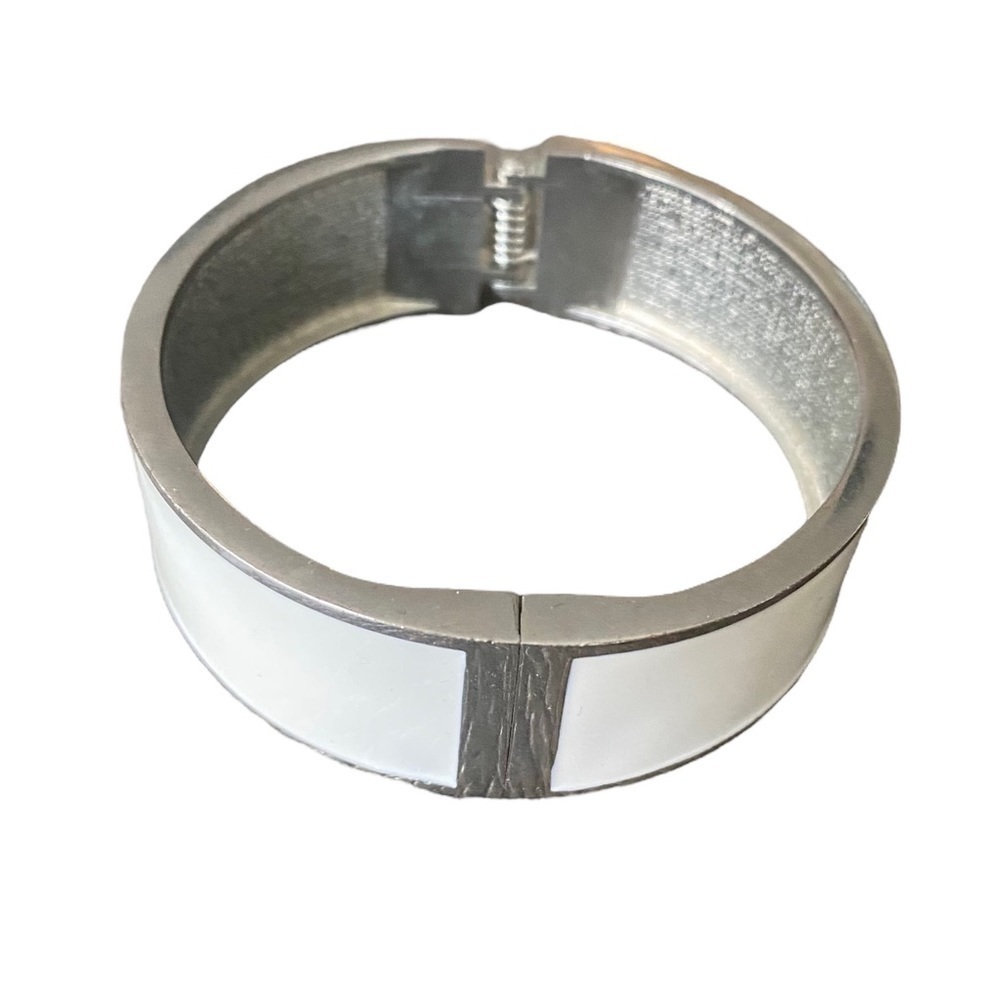 White and Silver Bracelet - Picture 5 of 5